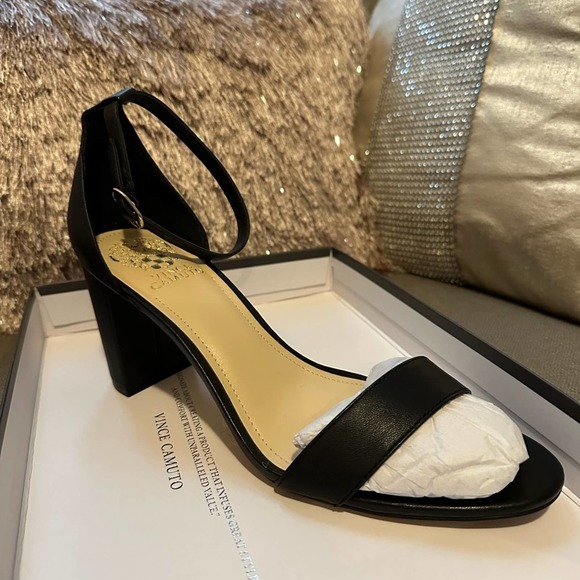 Vince Camuto Shoes - NEW Vince Camuto Sandals - 9.5